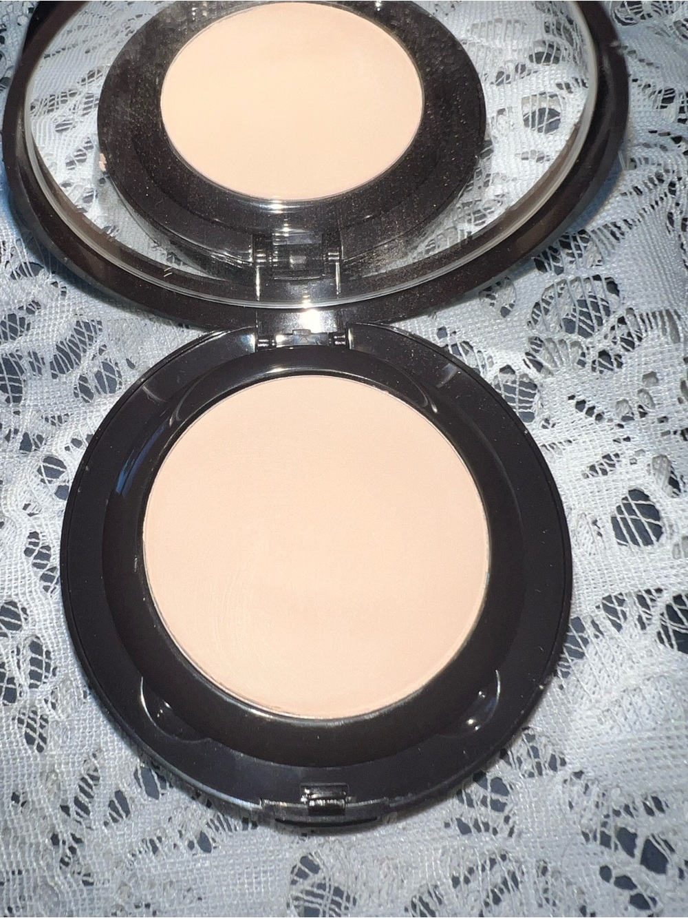 Laura Mercier Smooth Finish Foundation Powder  - 2C1 - 04 - BNIB
